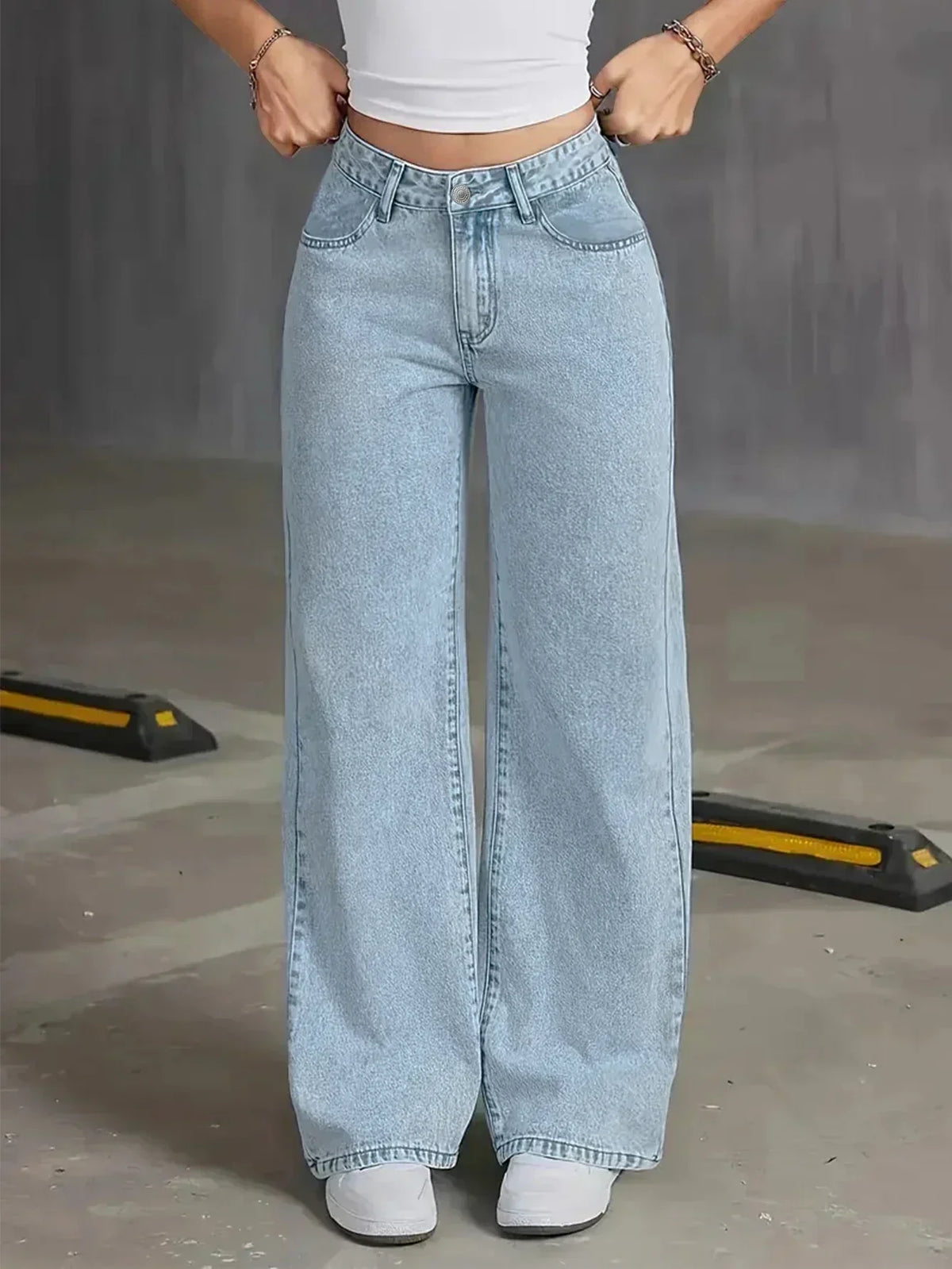 Women's Light Wash Wide-Leg Jeans