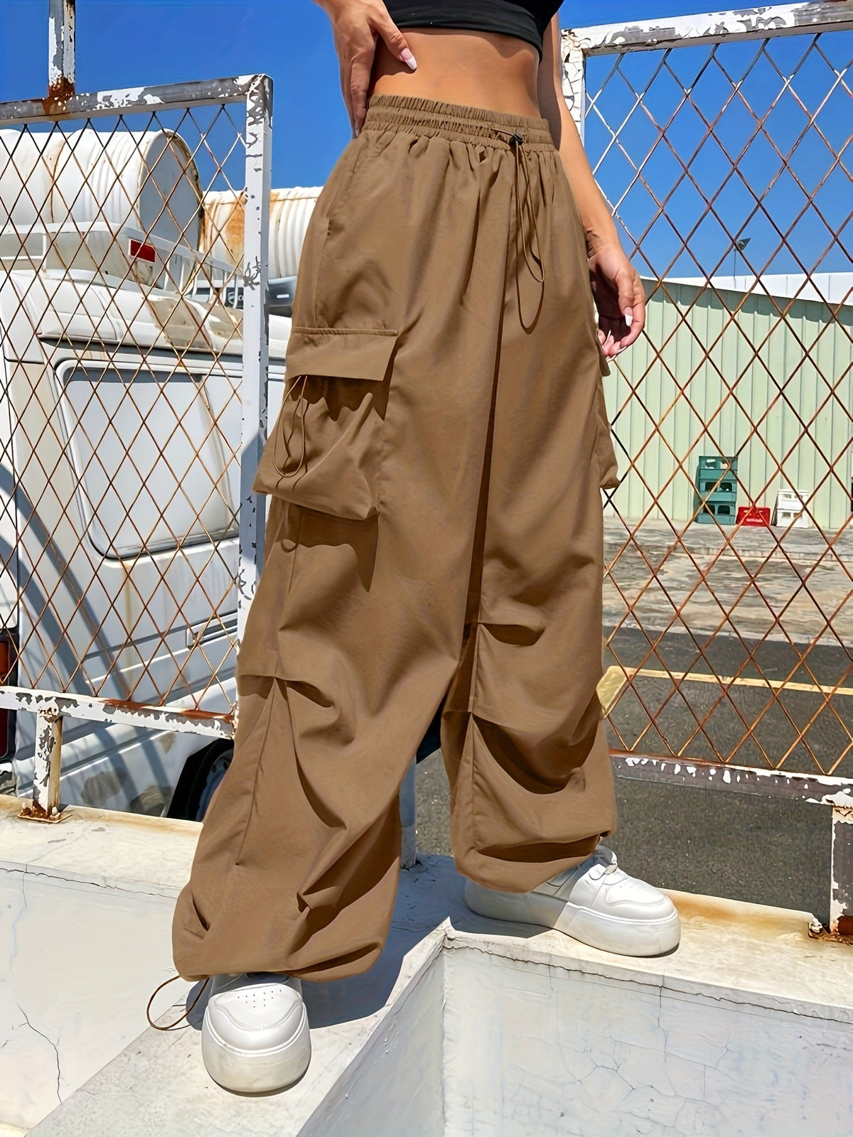 Women's Wide-Leg Cargo Trousers