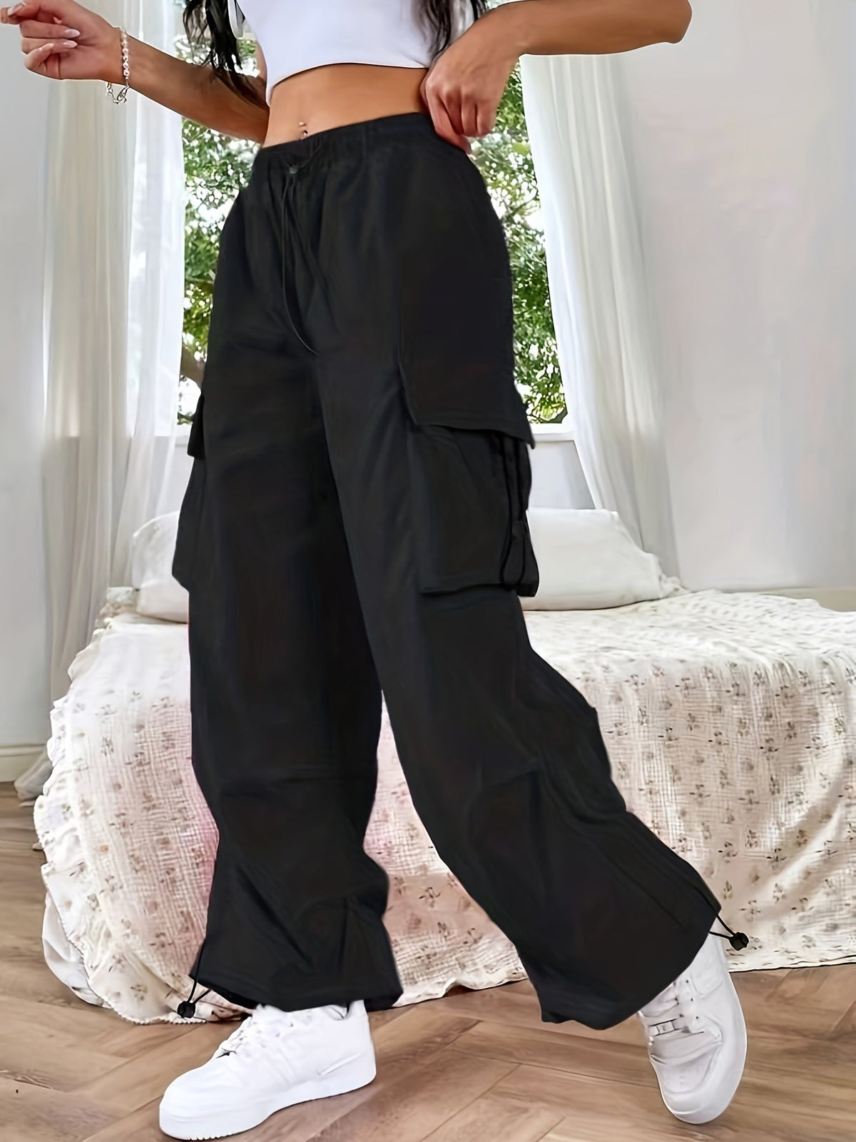 Women's Wide-Leg Cargo Trousers